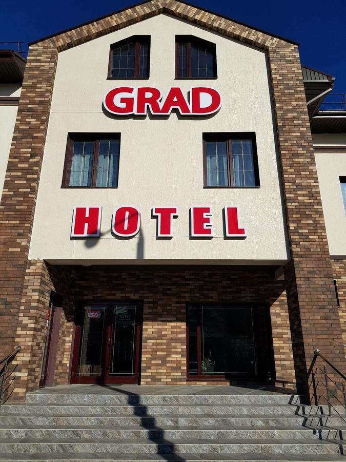 Grad Hotel Ashmyany Exteriör bild